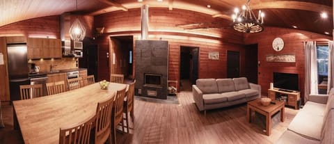 TV and multimedia, Kitchen or kitchenette, Living room, Seating area, Dining area