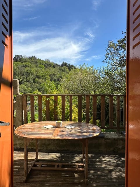 Patio, Natural landscape, View (from property/room), Balcony/Terrace, Dining area, Mountain view