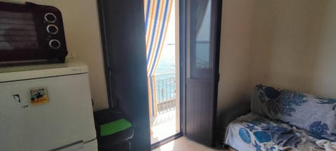 Bed, View (from property/room), Decorative detail, Bedroom, Sea view, washing machine
