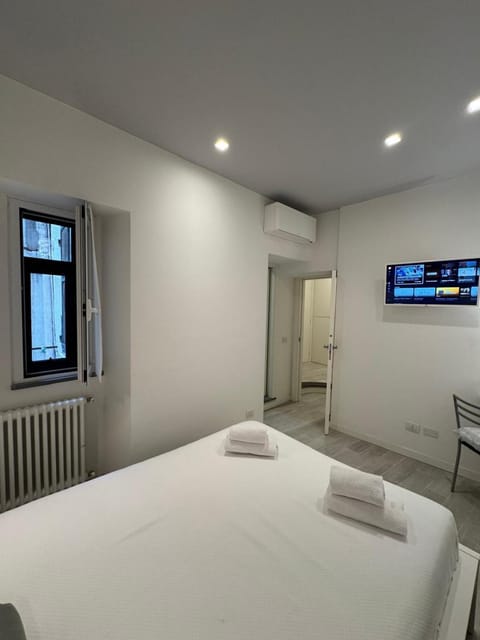 Bedroom, air conditioner