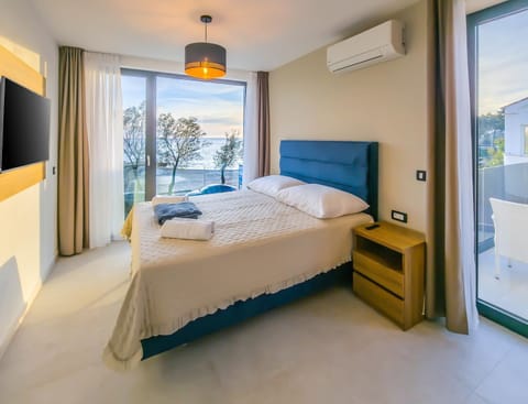 Bed, TV and multimedia, Balcony/Terrace, Bedroom, Sea view, air conditioner