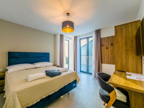 Bed, Balcony/Terrace, Bedroom