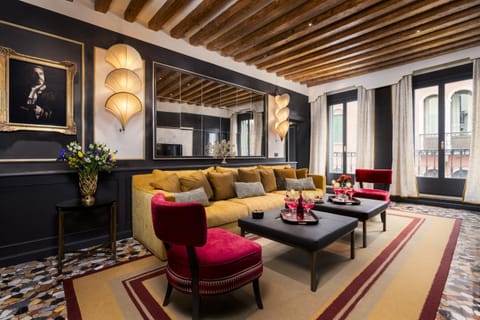 Living room, Seating area