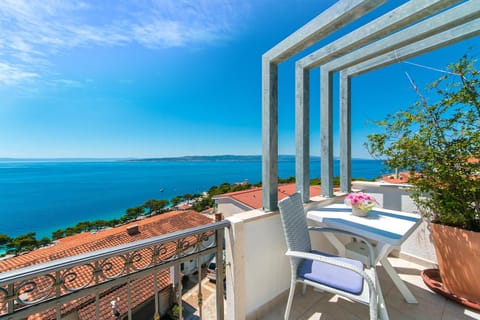 Apartments Joni Apartment in Brela