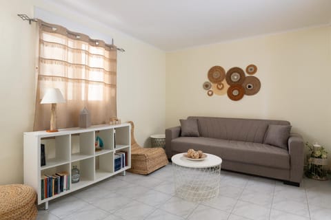 Library, Living room, Seating area