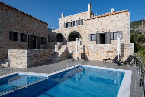 Property building, Patio, Day, Natural landscape, Pool view, Swimming pool, sunbed