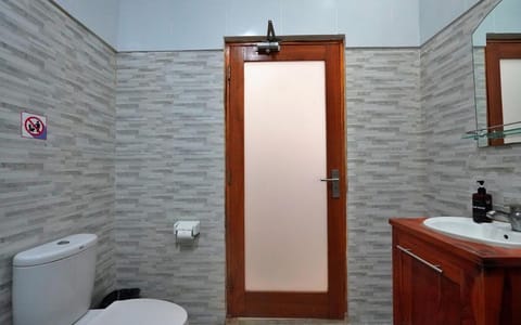 Kamar Kodel1 Apartment in Kuta