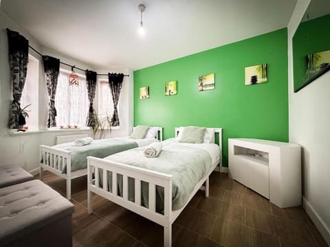 Spacious Modern Townhouse Apartment in Birmingham