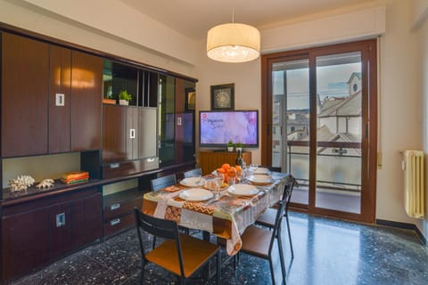TV and multimedia, Kitchen or kitchenette, Living room, Seating area, Dining area, Evening entertainment