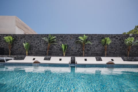 Swimming pool, sunbed