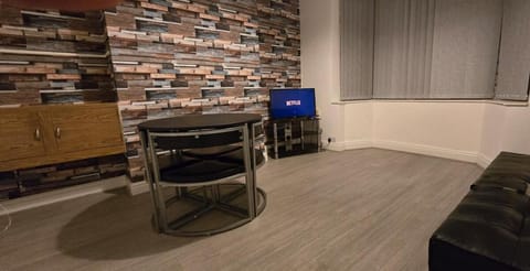 City centre 4 bed 8 guest house House in Loughborough