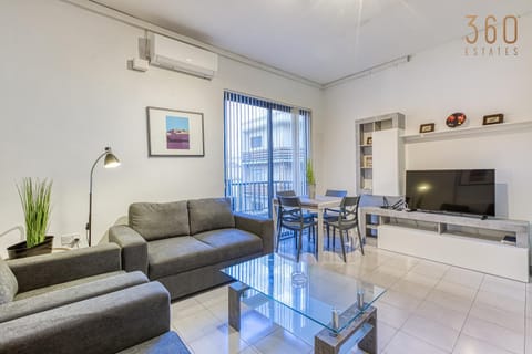 Charming 2BR Apt with Balcony & city views, Sliema by 360 Estates Apartment in Sliema