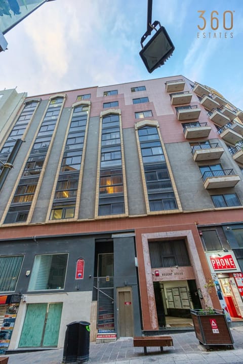 Charming 2BR Apt with Balcony & city views, Sliema by 360 Estates Apartment in Sliema