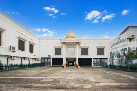 Facade/entrance