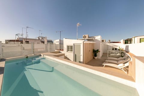 Property building, Balcony/Terrace, Swimming pool