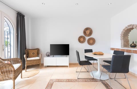 Communal lounge/ TV room, Living room