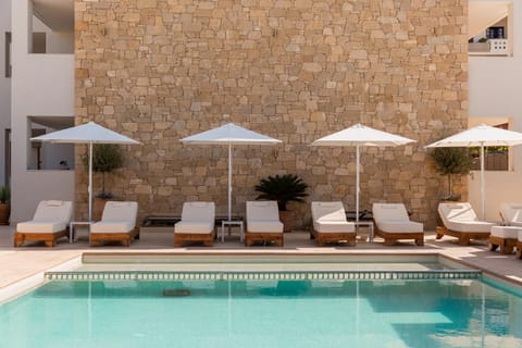 Day, Seating area, Pool view, Swimming pool, sunbed