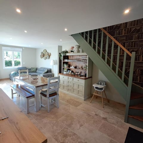 Living room, Seating area, Dining area