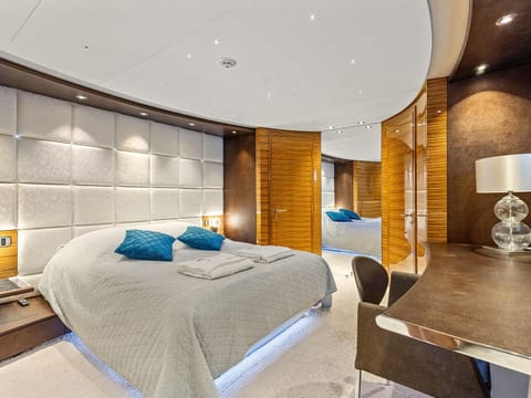 Trackside superyacht VIP Cabin - TIAMAT Cabin in Monaco