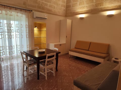 Living room, Dining area, air conditioner