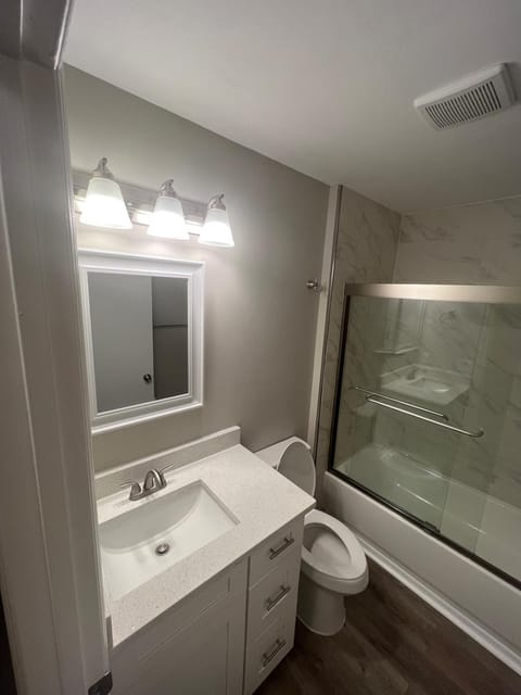 Get cozy in this Renovated home by the Villages House in Lady Lake