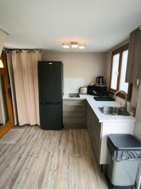 Havre de Paix avec Jardin privatif et Parking Gratuit à 15 min de Versailles Apartment in Montigny-le-Bretonneux
