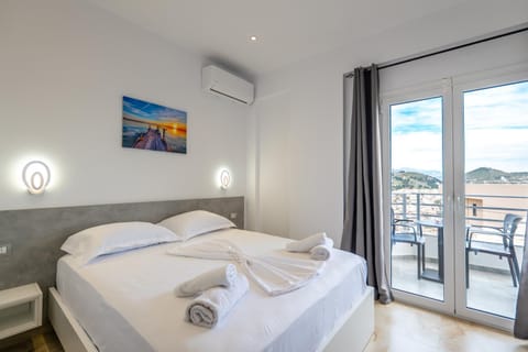 Bed, Natural landscape, Photo of the whole room, Bedroom, Mountain view, towels, air conditioner