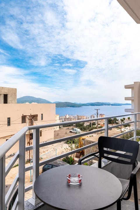 Day, Natural landscape, View (from property/room), Balcony/Terrace, Dining area, Sea view