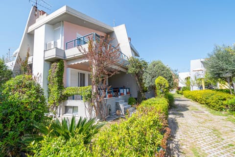 Property building, Day, Garden