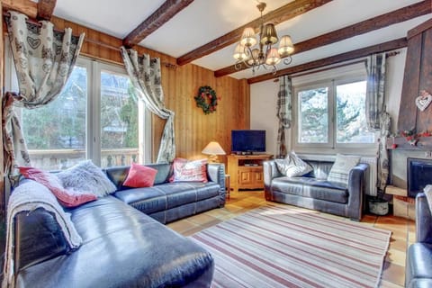 Large 8 Bedroom Chalet in Essert Romand Apartment in Haute-Savoie