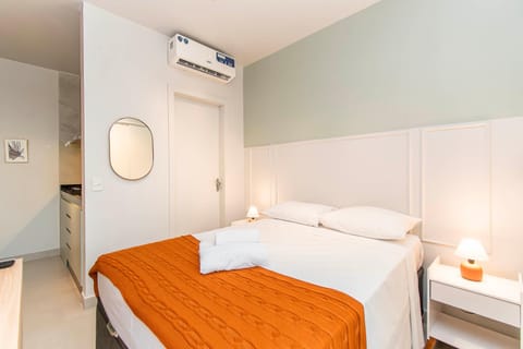 Bed, Photo of the whole room, Bedroom, air conditioner