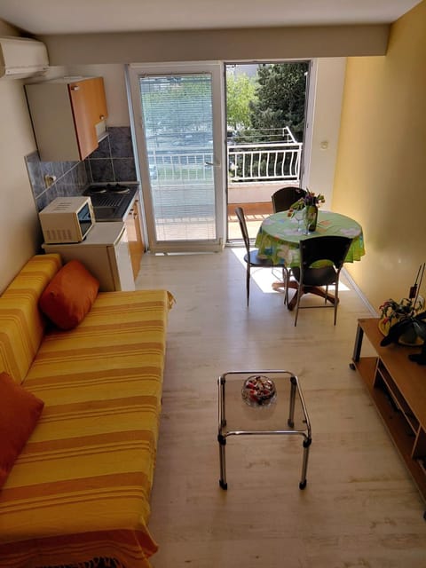 Balcony/Terrace, Kitchen or kitchenette, Living room, Seating area