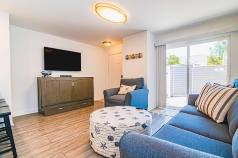 Pet Friendly Ground Floor Gem Near the Beach House in Garden City