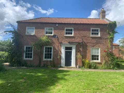 Property building, Day, Garden, Garden view