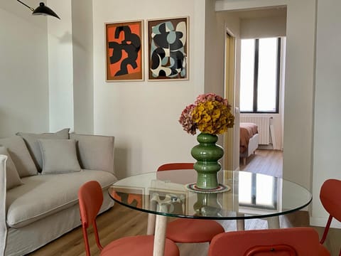 Living room, Seating area, Dining area