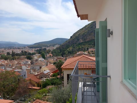 Balcony/Terrace, Mountain view