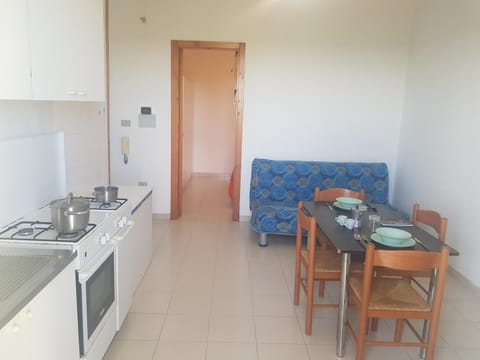 Kitchen or kitchenette, Living room, Seating area, Dining area, oven, pet friendly, stove