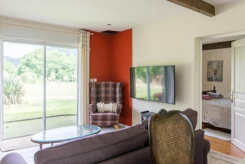 Property building, Natural landscape, Garden view, Pool view, Family, furniture
