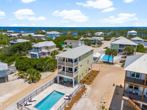 Property building, Day, Natural landscape, Bird's eye view, Balcony/Terrace, Pool view, Sea view, Swimming pool, sunbed