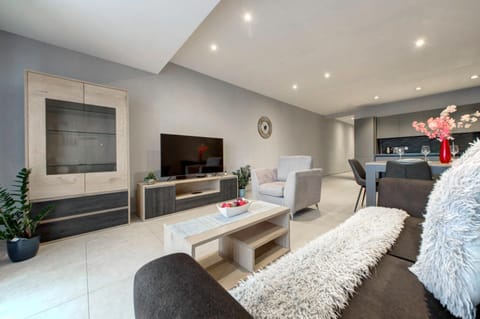 TV and multimedia, Kitchen or kitchenette, Living room, Seating area, Dining area, Evening entertainment