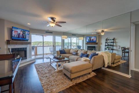 LEDGES 939 House in Osage Beach