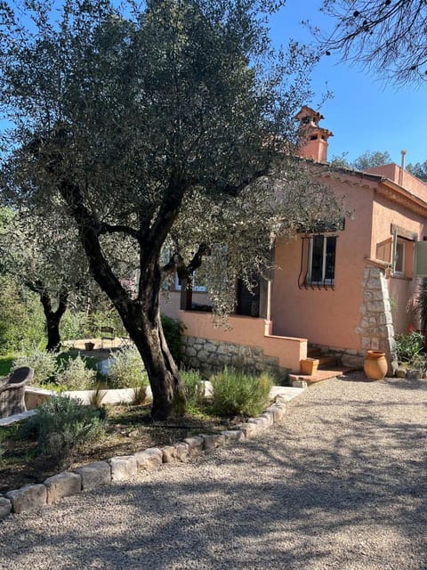 Belle maison atypique Villa in Roquefort-les-Pins