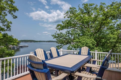 LAKATUDE ADJUSTMENT House in Village Four Seasons