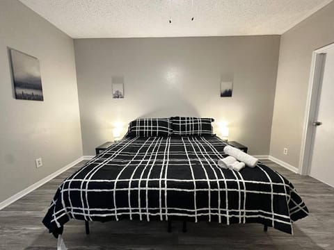 Inviting Houston Space Near Kemah and Space Center Apartment in Nassau Bay