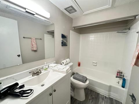 Inviting Houston Space Near Kemah and Space Center Apartment in Nassau Bay