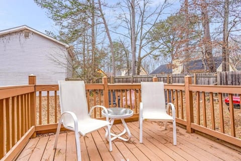 Massive 3 bedroom with fenced yard House in Riverdale