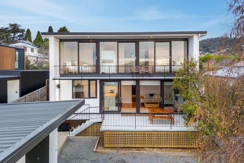 Meticulously Upgraded Home with Valley Views House in Tasmania