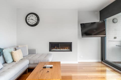 Meticulously Upgraded Home with Valley Views House in Tasmania