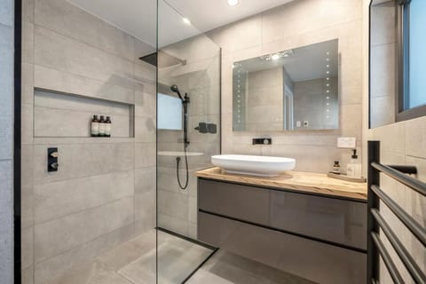 Meticulously Upgraded Home with Valley Views House in Tasmania