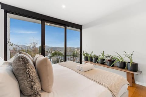 Meticulously Upgraded Home with Valley Views House in Tasmania